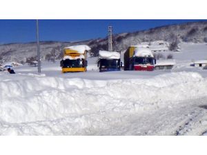 Bolu Dağı’nda Tır Şoförlerinin Çilesi Bitmiyor