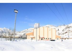 Rizede Spor Salonunun Çatısı Çöktü