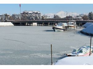 Beyşehir Gölü Kıyıları Buzla Kaplandı
