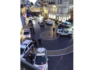 Fransa’da Silahlı Bir Kişi Kuyumcudaki Çalışanları Rehin Aldı