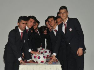Bu Da Futbolcu Yemini