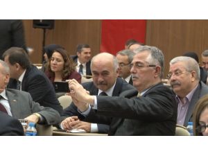 Mhp Myk Toplantısına Özçekimli Start