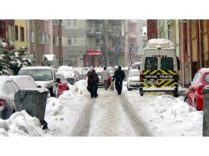 Kütahyada Soğuk Hava Yerini Kar Yağışına Bıraktı