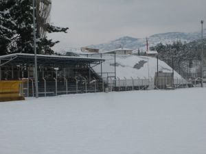 Niksar’da Tribünün Çatısı Çöktü