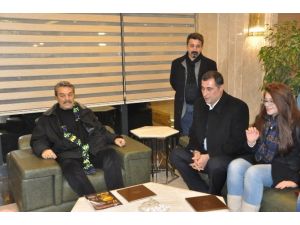 Kadir İnanır Siyasete Mi Giriyor ?