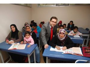 Çocuklarıyla Alfabe Öğreniyorlar