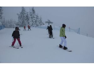 Ilgaz Dağında Kayak Keyfi Sürüyor