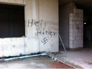 Almanya’da Camiye Irkçı Saldırı!