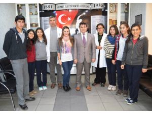 Ayvalıklı Genç Kız Dört Üniversiteye Başvuru Yapmaya Hazırlanıyor