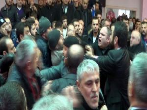 Kongrede Yumruklar Konuştu