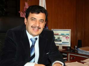 Taşhan Kapalı Spor Salonu İnşaatında İncelemelerde Bulundu