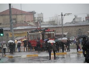 Taksimde Kar Yağışı Başladı