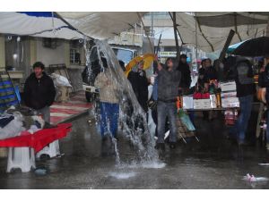 Fırtına, Pazaryerini Yerle Bir Etti