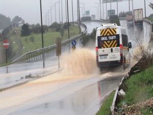 İzmir Sağanak Yağışa Teslim