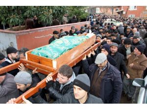 Tekne Faciasında Ölenlerden 2si Toprağa Verildi