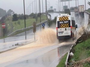 İzmir Sağanak Yağışa Teslim