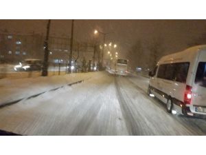 Kütahyada Kar Yağışı Şiddetini Artırdı