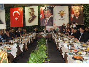 Ak Parti’nin Yeni Yönetimi Tanışma Yemeğinde Buluştu