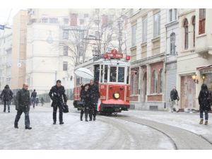 Kar Yağdı Vatandaş, Toplu Ulaşıma Koştu