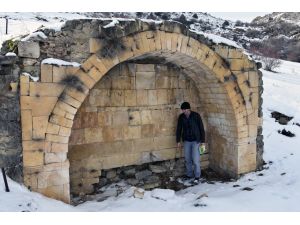 Gümüşhanede Ecdat Yadigarı Çeşme Onarım Bekliyor