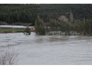 Seydikemer’de Ev Ve Seralar Sular Altında Kaldı
