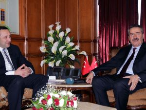 Gürcü Bakan Davitaia: Kimlik Kartıyla Geçiş Dostluğumuzun Bir Simgesidir