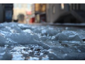 Erzurum’da Çeşmeler Dondu