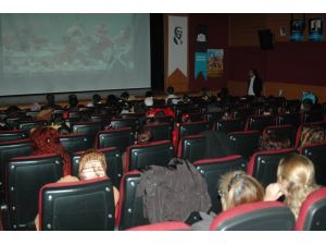 Görme Engelli Çocukların “Sinema” Keyfi