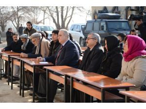 Afganistan’ın Belh İlçesindeki 9 Köy Okuluna Malzeme Desteği