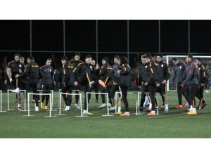 İlk Antrenmanını Yağmur Altında Yaptı