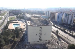 8. Kattaki İşmakinesi Merak Konusu Oldu