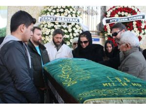 Zahide Yetiş Annesine Böyle Veda Etti