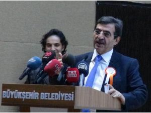 ’’Kendisi Olma Kavgası Veriyor Türkiye”