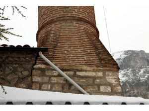 Tarihi Caminin Minaresine Türk Usulü Çözüm