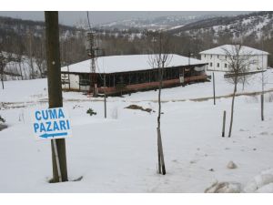Tarihi Pazarı Kar Vurdu