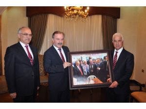 Kktc Cumhurbaşkanı Eroğlu, Sürmene Belediye Başkanı’nı Kabul Etti