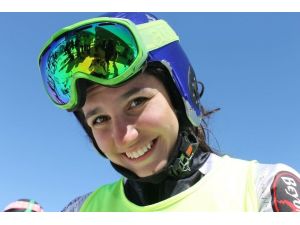 Bursasporlu Helin Dünya Üniversiteler Kış Oyunlarında Yarışacak