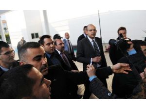 Meclis Toplantısını Takibe Giden Gazetecilere Saldırı