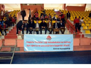 Cizreli Çocuklar Badmintonda Birincilik İstiyor