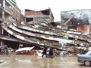 Vandan Gelen Depremzedelere Yardım Eli Uzatıldı