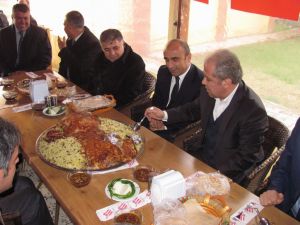 Şamil Tayyar’a Kuzulu Safran Pilavı Sürprizi