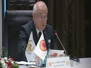 Cemil Çiçek: Teröristlerin İsimleriyle Bir Dinin Mensupları Suçlanamaz