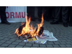 Cumhuriyet Gazetesi Ve Charlie Hebdo Dergisini Yaktılar