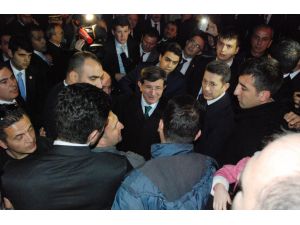 Başbakan Davutoğlu, Şahidi Türbesini Ziyaret Etti