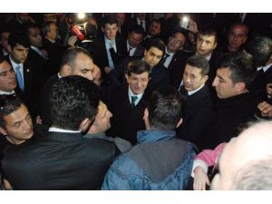 Davutoğlu, Şahidi Türbesini Ziyaret Etti