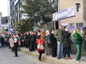Orduda Bayanların Bilet Kuyruğu