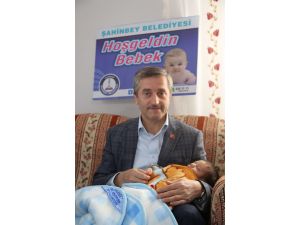Şahinbey’in 25 Bininci Bebeğine ‘Hoş Geldin’ Ziyareti
