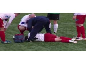 Hakem Futbolcuyu Hastanelik Etti
