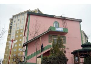 Hoşgörü Örneği: Cami Ve Cemevi Aynı Çatı Altında