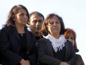 Dbp’nın Yürüyüşünde Trene Pkk Flaması Astılar
